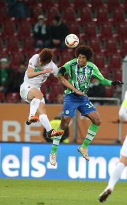Augsburg Ja-Cheol Koo ( FC Augsburg ) Dante ( VfL Wolfsburg ) FC Augsburg vs. VfL Wolfsburg, Fussball, 1.Bundesliga, 29.11.2015, Copyright: Langerx xEibner-Pressefoto EP_HLR