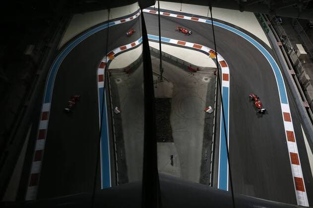 Motorsports: FIA Formula One World Championship WM Weltmeisterschaft 2015, Grand Prix of Abu Dhabi, 5 Sebastian Vettel (GER, Scuderia Ferrari), 7 Kimi Raikkonen (FIN, Scuderia Ferrari), xHOCHxZWEIx