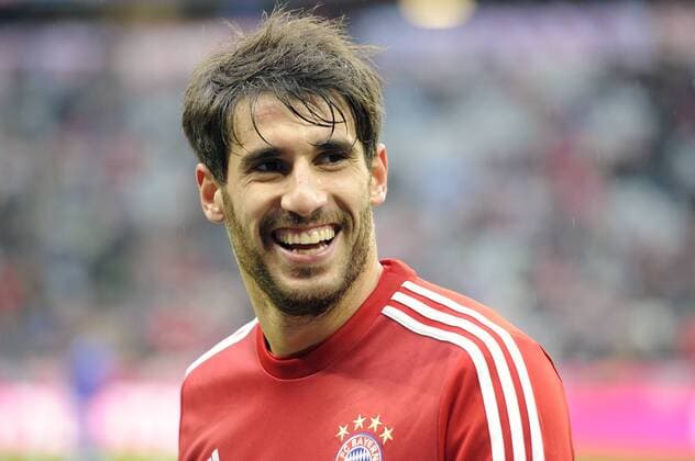 Javi (Javier) MARTINEZ (Bayern Muenchen),lacht,lachen,lachend, optimistisch,gutgelaunt,Aktion,Einzelbild,angeschnittenes Einzelmotiv,Portraet,Portrait,Porträt. Fussball 1. Bundesliga, 14. Spieltag,FC Bayern Muenchen (M)-Hertha BSC Berlin 2-0 am 28.11.2015 in Muenchen Deutschland.A L L I A N Z A R E NA ,