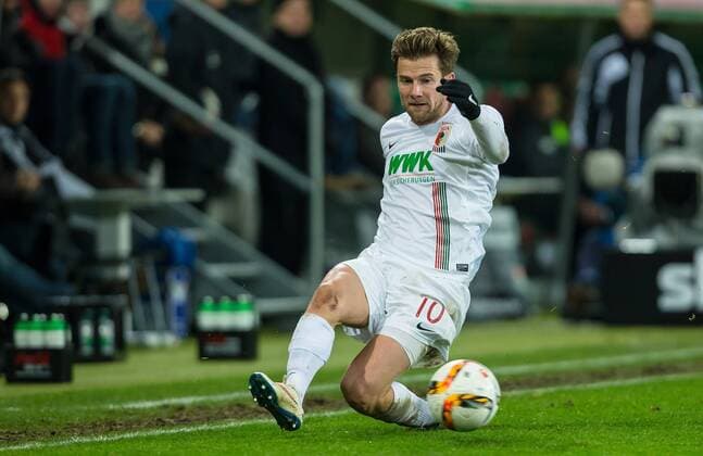 Sonntag, 29.11.2015, 1. Bundesliga, Saison 2015 2016, 14. Spieltag in Augsburg, FC Augsburg - VfL Wolfsburg, 0:0, Daniel Baier (FC Augsburg 10) DeFodi507