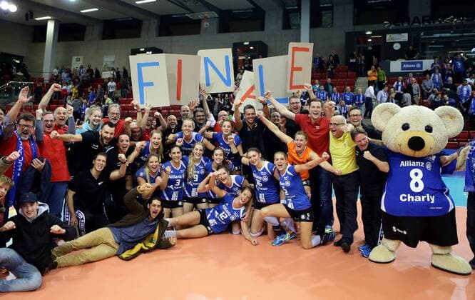 Stuttgart , Volleyball DVV Pokal Halbfinale , Allianz MTV Stuttgart vs. USC Münster, Jubel Allianz