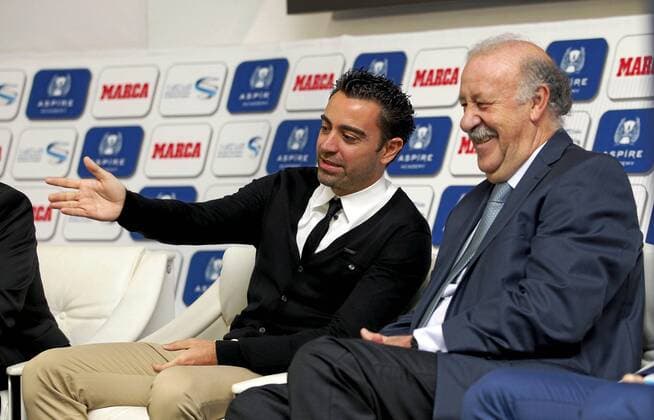 The former FC Barcelona player, Xavi Hernandez, receives the Marca Leyenda award in Doha. In this picture, Xavi and Vicente del Bosque. xFOTOxCHEMAxREYx 