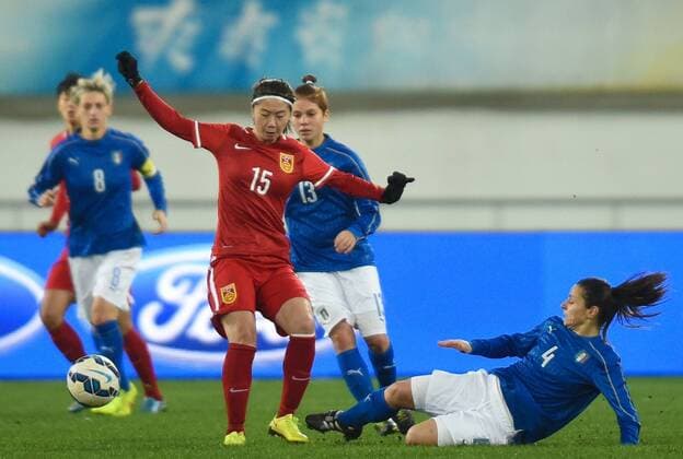 (151203) -- GUIYANG, Dec. 3, 2015 -- China s Lei Jiahui (Front) vies with Italy s players during their International Friendly Länderspiel women s soccer match in Guiyang, southwest China s Guizhou Province, Dec. 3, 2015. The match ended with a 1-1 tie. ) (SP)CHINA-GUIYANG-WOMEN S SOCCER-FRIENDLY MATCH-CHINA VS ITALY LiuxXu 