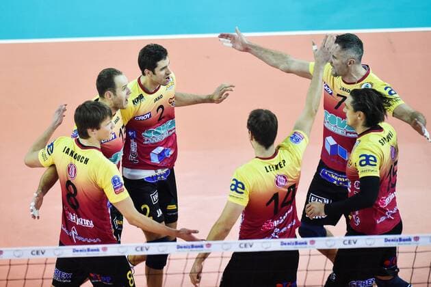 Men s Volleyball Champions League 3rd round group E match, Dukla Liberec against Cucine Lube Civitanova in Liberec, Czech Republic, December 3, 2015. Liberec volleyball players celebrate. (CTKxPhoto RadekxPetrasek) CTKPhotoP201512030959701  PER 5