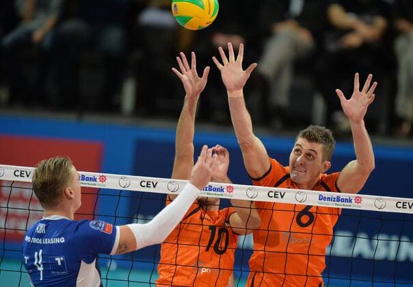 VOLLEYBALL - CEV CL, Tirol vs Budva INNSBRUCK,AUSTRIA,03.DEC.15 - VOLLEYBALL - CEV Champions League, Hypo Tirol Volleyballteam vs OK Budvanska Rivijera. Image shows Azur Eminovic (Budva),Aleksandar Ivkovic (Budva) and Janis Peda (Tirol). GEPAxpictures xAmirxBeganovic