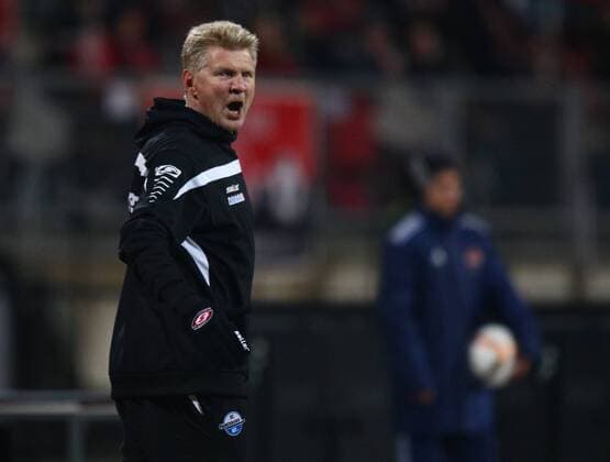 04.12.2015 - Fussball - Saison 2015 2016 - 2. Fussball - Bundesliga - 17. Spieltag: 1. FC Nürnberg Nuernberg FCN - SC Paderborn 07 - JüRa - Stefan Effenberg (Trainer SC Paderborn 07 ) unzufrieden