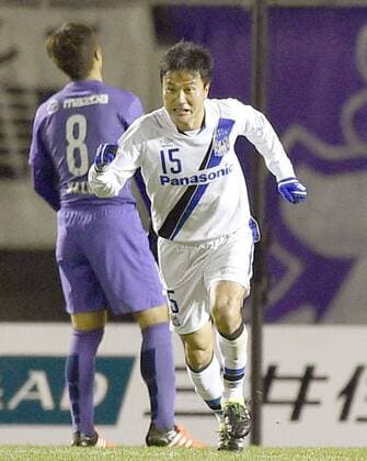 J-League Championship Finals return leg Yasuyuki Konno (15) of Gamba Osaka pumps his fist in celebration after scoring the opener during the first half of the J-League Championship Final 2nd leg against Sanfrecce Hiroshima in Hiroshima on Dec. 5, 2015. 