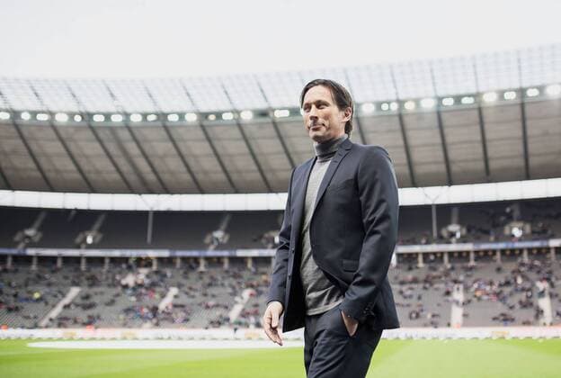 Berlin, Deutschland, 05.12.2015: Fußball 1. Bundesliga Saison 2015 2016 - Hertha BSC - Bayer 04 Leverkusen. Trainer Roger Schmidt (Leverkusen)