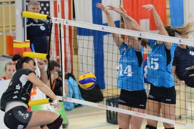 05.12.2015, xtkx, Volleyball 1.Bundesliga Damen, VC Wiesbaden - SC Potsdam, emspor v.l. Marina Katic (SC Potsdam), Iveta Halbichova (VC Wiesbaden), Jennifer Pettke (VC Wiesbaden),