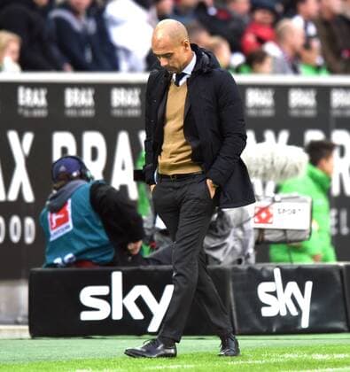 Borussia Mönchengladbach - FC Bayern München 05.12.2015. Trainer Pep Guardiola (FCB) nachdenklich. HM
