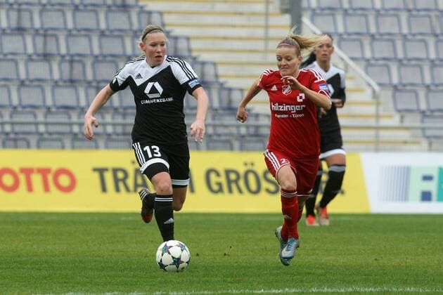 Allianz Frauen-Bundesliga, 10. Spieltag: 1. FFC Frankfurt - SC Sand am Sonntag (06.12.2015) im Stadion am Brentanobad in Frankfurt am Main. Marith Prießen Priessen (1. FFC Frankfurt, L), Isabelle Meyer (SC Sand).