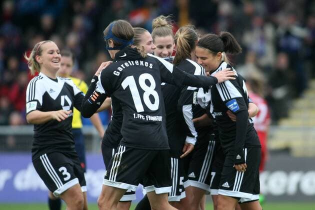 Allianz Frauen-Bundesliga, 10. Spieltag: 1. FFC Frankfurt - SC Sand am Sonntag (06.12.2015) im Stadion am Brentanobad in Frankfurt am Main. Jubel nach 1:0 durch Dzsenifer Marozsan (1. FFC Frankfurt).