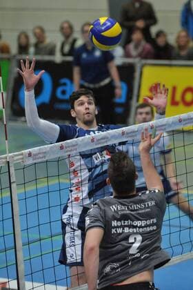 GER,VBL, SVG Lueneburg vs Netzhoppers KW-Bestensee 05.12.2015, Gellersenhalle, Lueneburg, GER, VBL, SVG Lueneburg vs Netzhoppers KW-Bestensee, im Bild Steven Marshall (Lueneburg 10) versucht sich gegen Ivaylo Bozhidarov Ivanov (Bestensee 02) durchzusetzen nordphotoxWitke