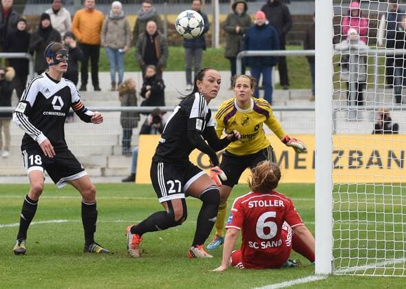 06.12.2015, xblx, Fussball 1.Bundesliga Damen, 1.FFC Frankfurt - SC Sand, emspor, v.l. Kerstin Garefrekes (1.FFC Frankfurt), Peggy Kuznik (1.FFC Frankfurt), Maria Korenciova (SC Sand), Sabine Stoller (SC Sand)