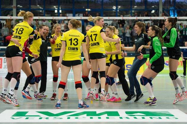 06.12.2015, Halle Berg Fidel, Muenster Volleyball, Bundesliga Frauen, USC Münster Muenster vs. Allianz MTV Stuttgart Jubel Muenster nach Matchball Sieg
