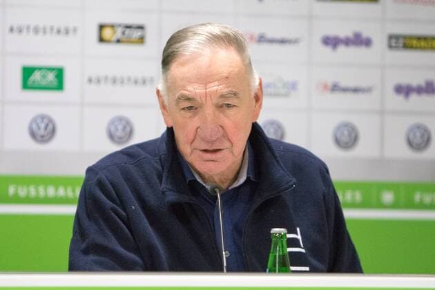 Fußball, Allianz Frauen Bundesliga, VfL Wolfsburg - 1. FFC Turbine Potsdam; Bernd Schröder (Bernd Schroeder, Trainer, Potsdam) Porträt, Portrait, Einzelbild. xtgx