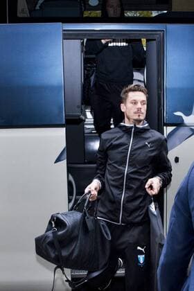151207 Malmö FFs Markus Rosenberg ankommer till spelarhotellet den 7 december 2015 i Madrid.  Copyright: LUDVIGxTHUNMAN BB151207LT049