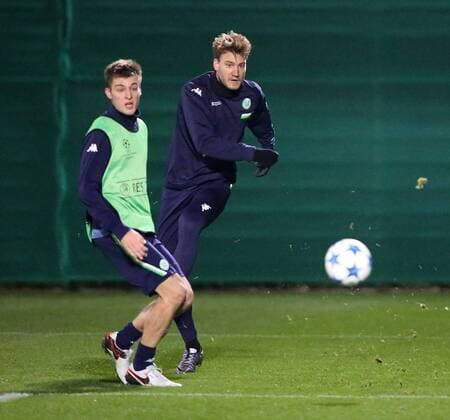 Abschlusstraining v.l. Robin Knoche (VfL Wolfsburg) und Nicklas Bendtner (VfL Wolfsburg)