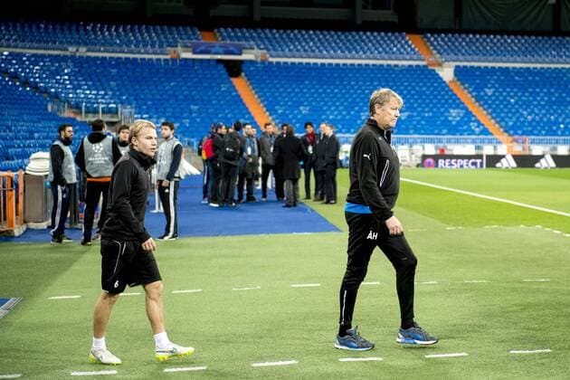 Fußball, Champions League, Training Malmö FF in Madrid 151207 Malmö FFs Oscar Lewicki och tränare ge Hareide kommer ut till en träning och presskonferens den 7 december 2015 i Madrid.  Copyright: LUDVIGxTHUNMAN BB151207LT128