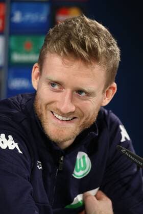 Andre Schürrle (VfL Wolfsburg) - Champions League Gruppe B Saison 2015-2016 Pressekonferenz VfL Wolfsburg vs. Manchester United ManU in der Volkswagen Arena in Wolfsburg - Portrait,Deutschland, Fussball, Mann,Männer,07.12.2015