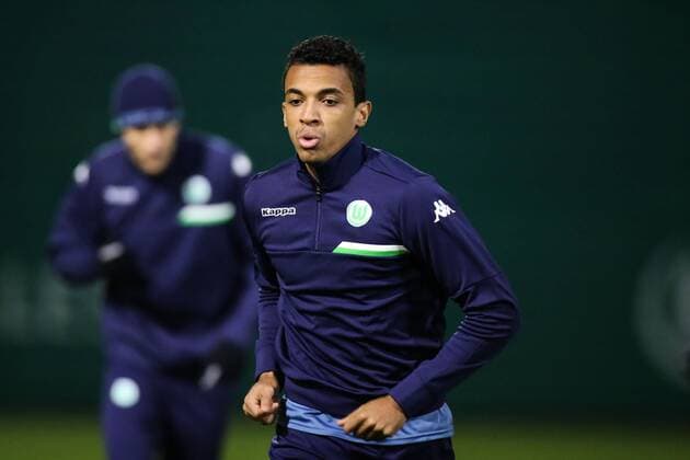 Aufwärmen - Luiz Gustavo (VfL Wolfsburg) - Champions League Gruppe B Saison 2015-2016 Abschlusstraining VfL Wolfsburg vs. Manchester United ManU in der Volkswagen Arena in Wolfsburg - Deutschland, Fussball, Mann,Männer,07.12.2015