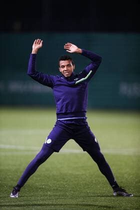Aufwärmen - Luiz Gustavo (VfL Wolfsburg) - Champions League Gruppe B Saison 2015-2016 Abschlusstraining VfL Wolfsburg vs. Manchester United ManU in der Volkswagen Arena in Wolfsburg - Deutschland, Fussball, Mann,Männer,07.12.2015