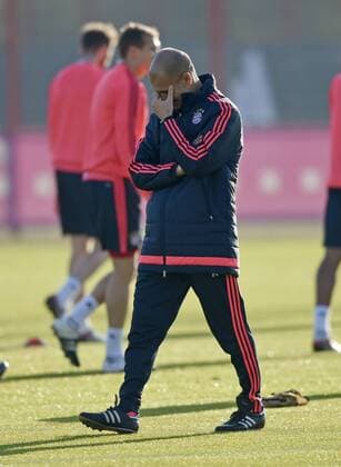 08.12.2015, Fussball 1.Bundesliga 2015 2016, FC Bayern München, Training an der Säbenerstrasse in München vor dem Championsleague-Spiel in Zagreb. Trainer Pep Guardiola (FC Bayern München) nachdenklich. 