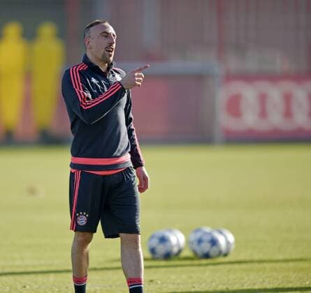 08.12.2015, Fussball 1.Bundesliga 2015 2016, FC Bayern München, Training an der Säbenerstrasse in München vor dem Championsleague-Spiel in Zagreb. Franck Ribery (FC Bayern München) gut gelaunt. 