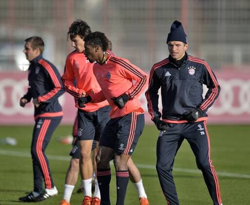 08.12.2015, Fussball 1.Bundesliga 2015 2016, FC Bayern München, Training an der Säbenerstrasse in München vor dem Championsleague-Spiel in Zagreb. Thomas Müller (re, FC Bayern München) mit Mütze. 