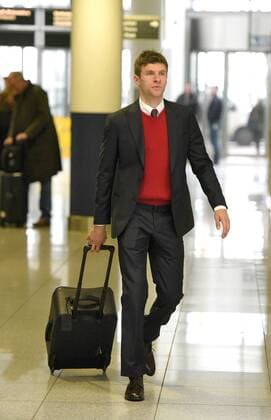 08.12.2015, Fussball Championsleague 2015 2016, FC Bayern München, Checkin der Mannschaft am Airport München zum Championsleague-Spiel in Zagreb. Thomas Müller (FC Bayern München) geht zum Gate. 