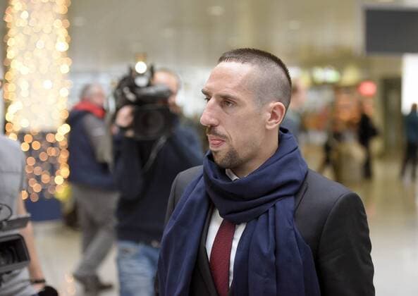 08.12.2015, Fussball Championsleague 2015 2016, FC Bayern München, Checkin der Mannschaft am Airport München zum Championsleague-Spiel in Zagreb. Franck Ribery (FC Bayern München). 