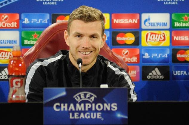 Bilder des Tages - SPORT FuÃŸball, Champions League, AS Rom PK 08.12.2015. Technical Center Fulvio Bernardini, Rome, Italy. Uefa Champions League, Group Stage. International press conference PK Pressekonferenz AS Roma with the player Edin Dzeko. Roma play BATE on 9th Dec. xACTIVAx  ActionPlus11687127