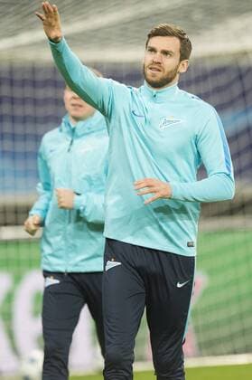 Fußball, Champions League, Zenit St. Petersburg Training - GENT, BELGIUM: Zenit s Nicolas Lombaerts pictured in action during a training session of Russian first division soccer team Zenit St Petersburg, Tuesday 08 December 2015, in Gent. Tomorrow, Gent is playing against Zenit in the UEFA Champions League competition, on the sixth and last day in the group stage, in group H. JASPERxJACOBS  x04753895x