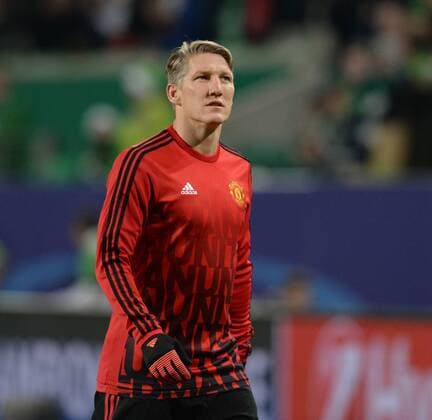 Fussball, Herren, Saison 2015 16, UEFA Champions League, Gruppenphase (Gruppe B, 6. Spieltag), VfL Wolfsburg - Manchester United ManU Bastian Schweinsteiger (Manchester United) bei der Erwärmung, 08.12. 2015,