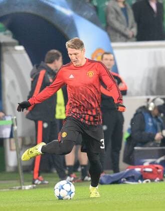 Fussball, Herren, Saison 2015 16, UEFA Champions League, Gruppenphase (Gruppe B, 6. Spieltag), VfL Wolfsburg - Manchester United ManU Bastian Schweinsteiger (Manchester United) bei der Erwärmung, 08.12. 2015,