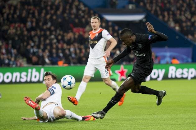 Fußball, Champions League, Paris St. Germain - Schachtar Donezk Blaise Matuidi (PSG) vs Srna Darijo (Shakhtar) FOOTBALL : PSG vs Shakhtar Donetsk - Ligue des Champions - 08 12 2015 JBAutissier Panoramic 