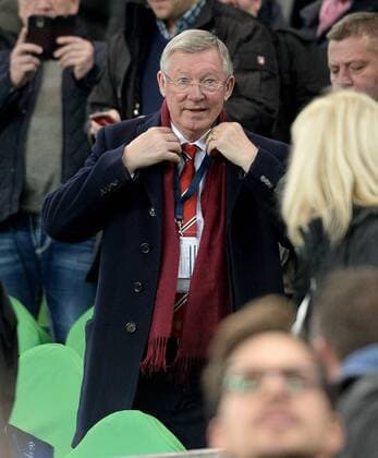 Fußball, Champions League, VfL Wolfsburg - Manchester United 08.12.2015, xjhx, Fussball UEFA Champions League, VfL Wolfsburg - Manchester United ManU emspor v.l. Sir Alexander Chapman ãAlexÒ Ferguson auf der Tribuene