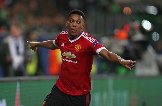 Fußball, Champions League, VfL Wolfsburg - Manchester United 08.12.2015, Fussball UEFA Champions League 2015 2016, Gruppenphase, 6.Spieltag, VfL Wolfsburg - Manchester United ManU in der Volkswagen Arena, Wolfsburg. Jubel Torschütze Anthony Martial (Manchester United) zum Tor zum 