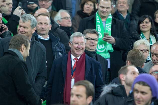 Fußball, UEFA Champions League, VfL Wolfsburg - Manchester United ManU Sir Alex Ferguson (Ex Manchester Trainer) auf der Tribüne. xtgx