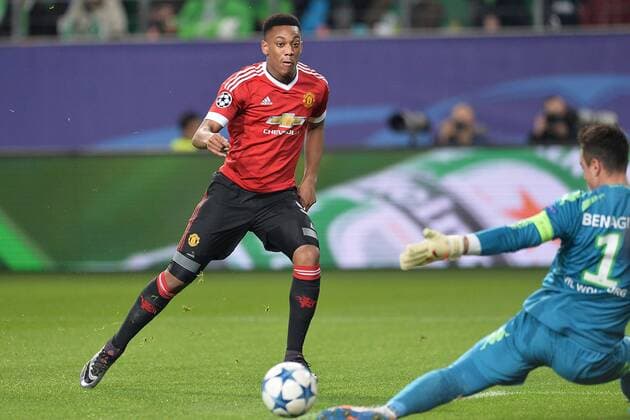 Fußball, Champions League, VfL Wolfsburg - Manchester United Fußball Champions League Gruppenphase 6. Spieltag VfL Wolfsburg - Manchester United ManU am 08.12.2015 in der Volkswagen Arena in Wolfsburg Anthony Martial ( Manchester ), links trifft zum 0:1 xTTx