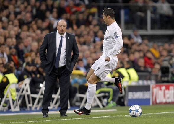 Fußball, Champions League, Real Madrid - Malmö FF Partido de futbol entre el Real Madrid y el Malmo FF de la Champions League 2015 2016, celebrado en el estadio Santiago Bernabeu, en Madrid 08 12 2015. Soccer match between Real Madrid and Malmo FF of the 2015 2016 Champions League, held at the Santiago Bernabeu stadium, in Madrid 12 08 2015. Rafa Benitez and Cristiano Ronaldo 