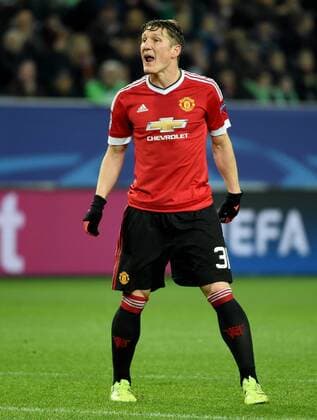 Fußball, Champions League, VfL Wolfsburg - Manchester United 08.12.2015, xjhx, Fussball UEFA Champions League, VfL Wolfsburg - Manchester United ManU emspor v.l. Bastian Schweinsteiger (Manchester United) enttaeuscht, enttaeuscht schauend, dissapointed