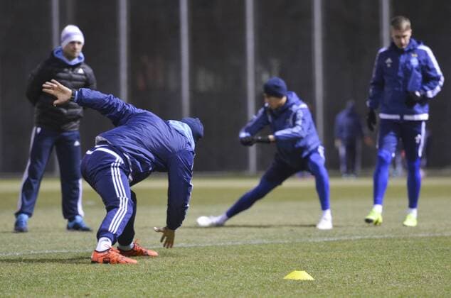 Fußball, Champions League, Dynamo Kiew Training und PK Dec. 8, 2015 - Kiev, Ukraine - Dynamo Kiev training - Kiev, Ukraine - 08 12 15 Dynamo Kiev s players train ahead of their Champions League soccer match against Maccabi Tel Aviv Dynamo Kiev training - ZUMAf321