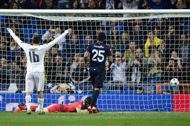 Fußball, Champions League, Real Madrid feiert Rekordsieg gegen Malmö FF 151208 Malmö FFs Johan Wiland 3-0 - Champions League - Real Madrid vs Malmö FF 8 Dezember 2015 in Madrid.  LUDVIGxTHUNMAN BB151208LT077