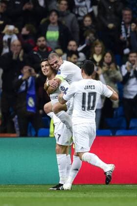 Fußball, Champions League, Real Madrid feiert Rekordsieg gegen Malmö FF 151208 Real Madrids Cristiano Ronaldo, Pepe und James Rodriguez 3-0 - Champions League - Real Madrid vs Malmö FF 8 Dezember 2015 in Madrid.  LUDVIGxTHUNMAN BB151208LT078