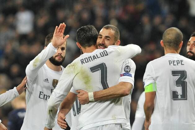 Themen der Woche - Sport Bilder des Tages - SPORT Fußball, Champions League, Real Madrid feiert Rekordsieg gegen Malmö FF Real Madrid Forward, Karim Benzema, number 9 celebrates after scoring a goal (2,0). Round Matchday 6 of the CHAMPIONS league, soccer match between Real Madrid - Malmo at the Santiago Bernabeu estadium, Madrid - Spain by December 8, 2015. PHOTO: Gregorio Lopez. 