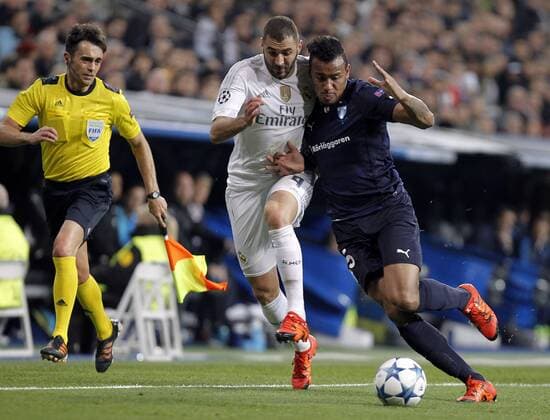 Fußball, Champions League, Real Madrid feiert Rekordsieg gegen Malmö FF Partido de futbol entre el Real Madrid y el Malmo FF de la Champions League 2015 2016, celebrado en el estadio Santiago Bernabeu, en Madrid 08 12 2015. Soccer match between Real Madrid and Malmo FF of the 2015 2016 Champions League, held at the Santiago Bernabeu stadium, in Madrid 12 08 2015. Karim Benzema 
