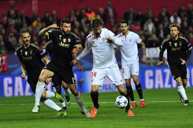 Fußball, Champions League, FC Sevilla - Juventus Turin CHAMPIONS LEAGUE, SEVILLA FC- JUVENTUS Turin, Fernando Llorente gegen Andrea Barzagli 