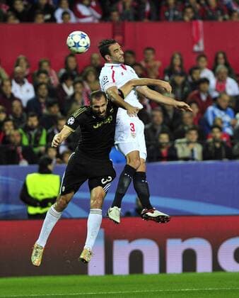 Fußball, Champions League, FC Sevilla - Juventus Turin CHAMPIONS LEAGUE, SEVILLA FC- JUVENTUS Turin, Giorgio Chiellini (Juventus, li.) gegen Adil Rami (Sevilla) 