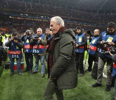 Fußball, Champions League, Galatasaray Istanbul - FC Astana UEFA Champions League Group C soccer match between Galatasaray - Astana in Istanbul, Turkey, 08 December 2015. Pictured: Coach Mustafa Denizli of Galatasaray. 